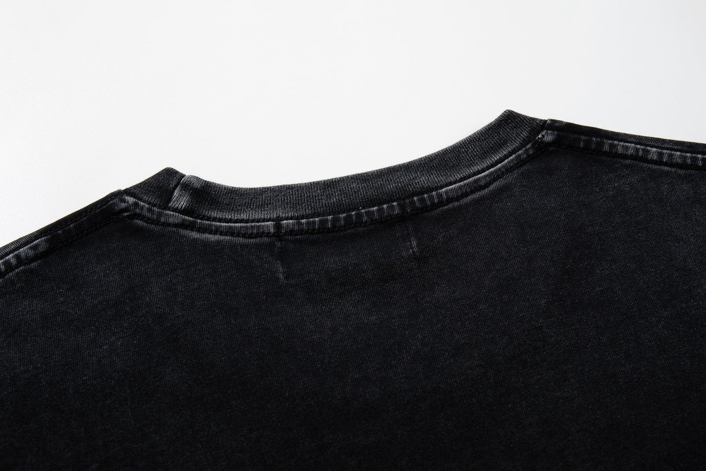 MAJESTIK Football Dog Graphic Short-Sleeve T-Shirt ¡ª detail